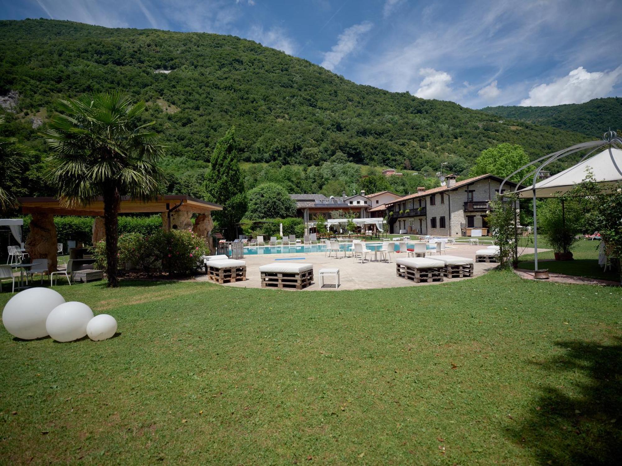 Ai Cadelach Hotel Giulia Revine Lago Zewnętrze zdjęcie